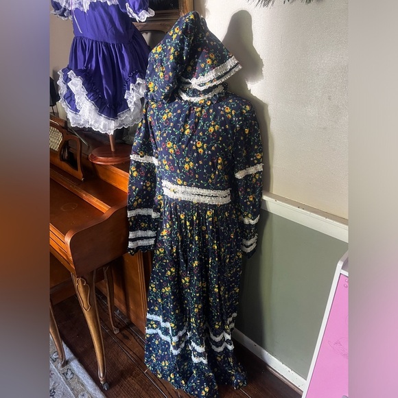 💙Rare Vintage Handmade Blue Calico Cottagecore Prairie Dress Matching Bonnet - Picture 4 of 9